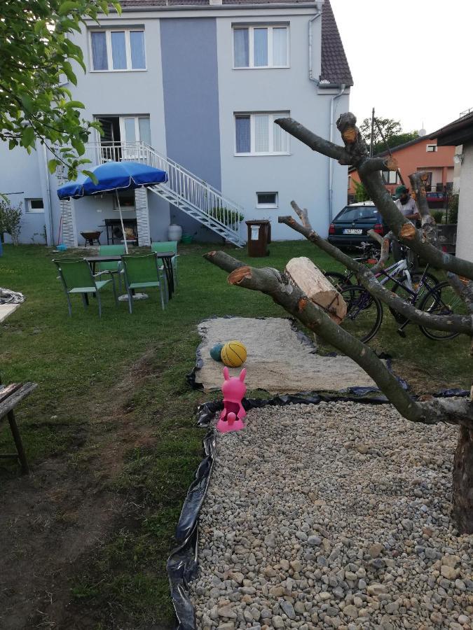 Apartmany Mk U Modre Kocky Нове-Гради Екстер'єр фото